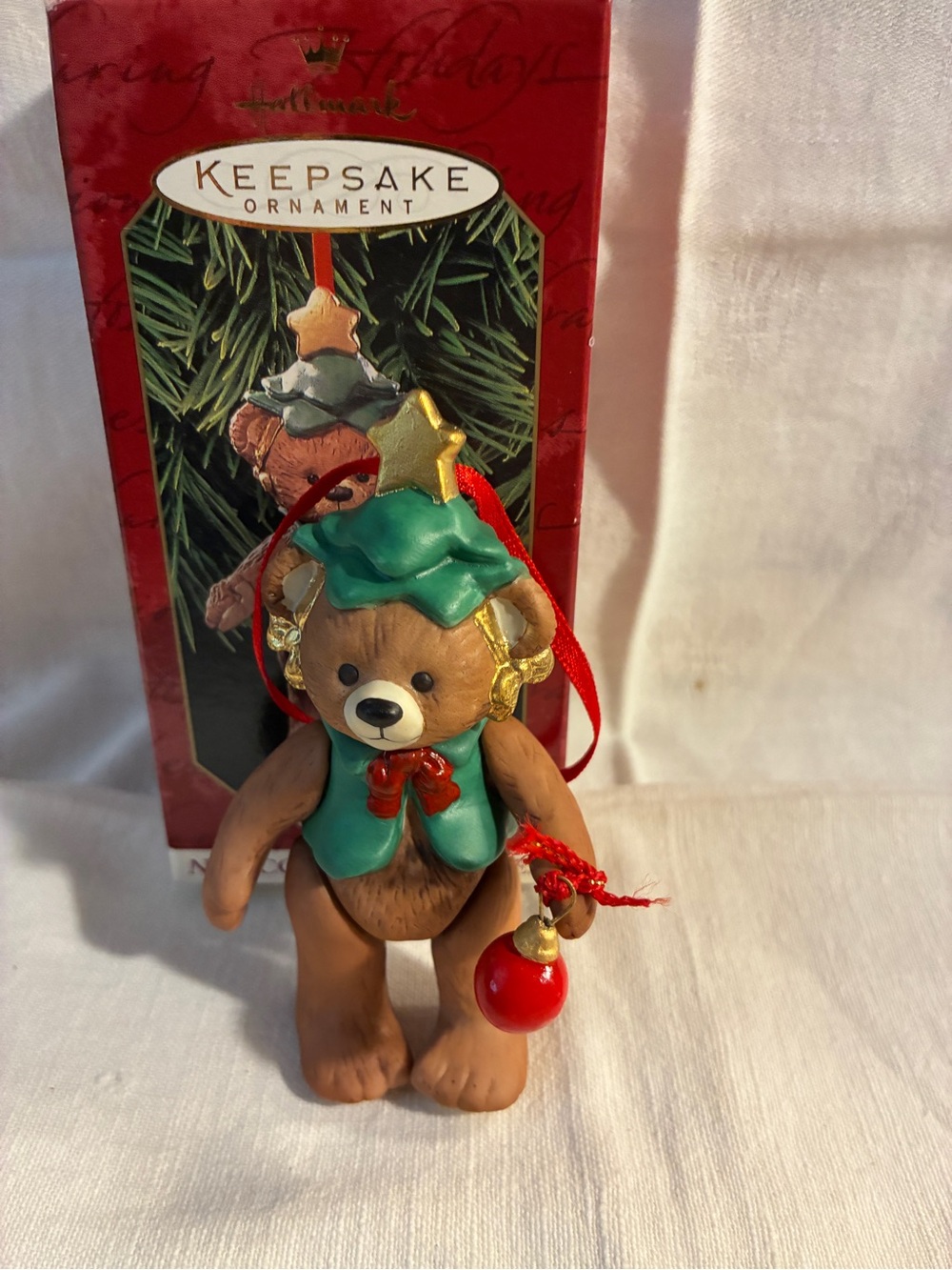 Hallmark keepsake Gift Bearers Teddy Bear Ornament Jointed Moveable 1999 Vtg